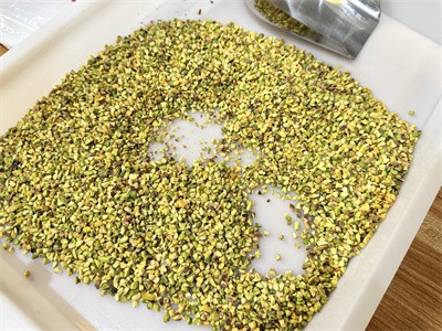 Microwave baked pistachios